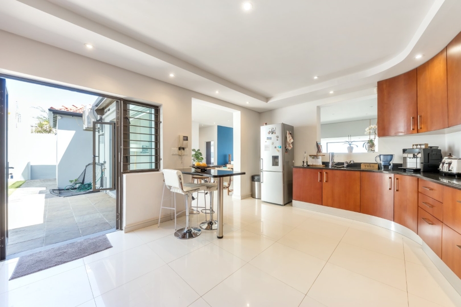 4 Bedroom Property for Sale in Green Point Western Cape